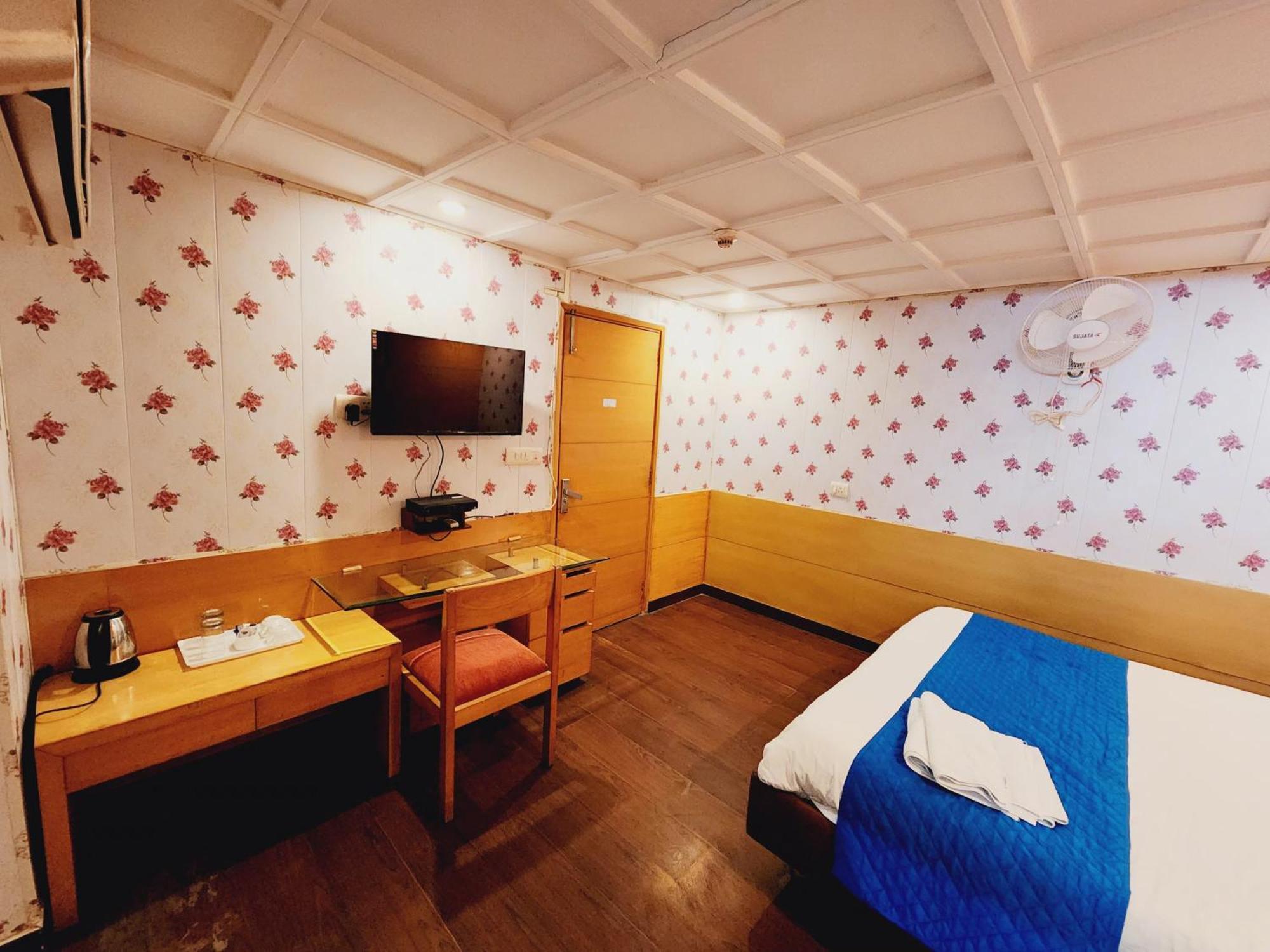 Hotel Daffodils New Delhi