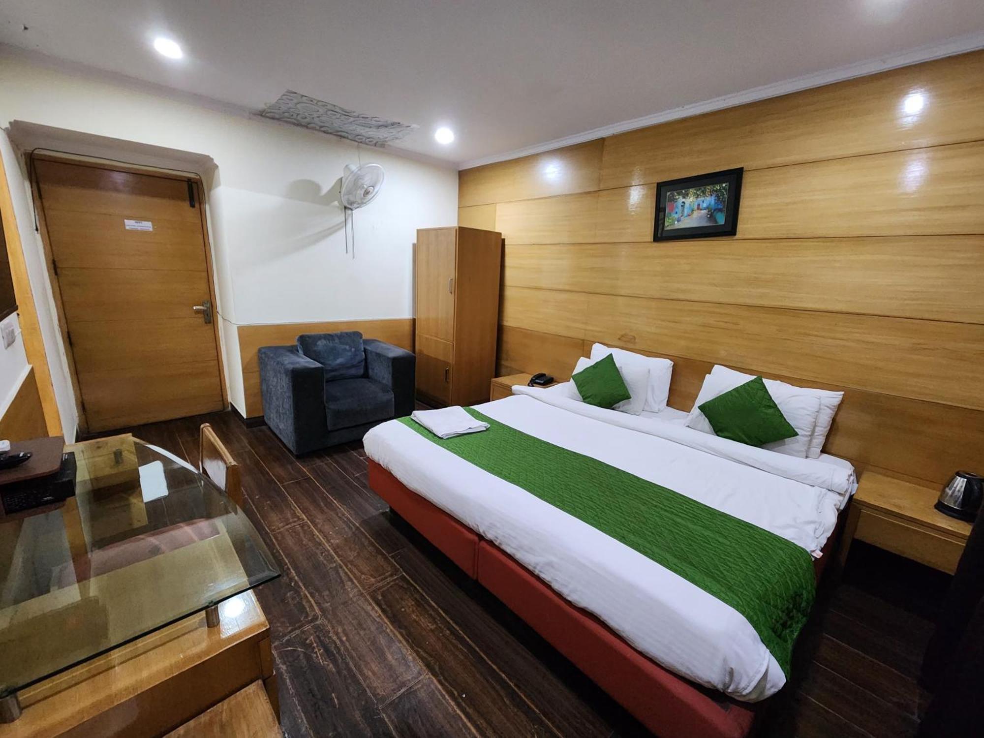 Daffodils Hotel